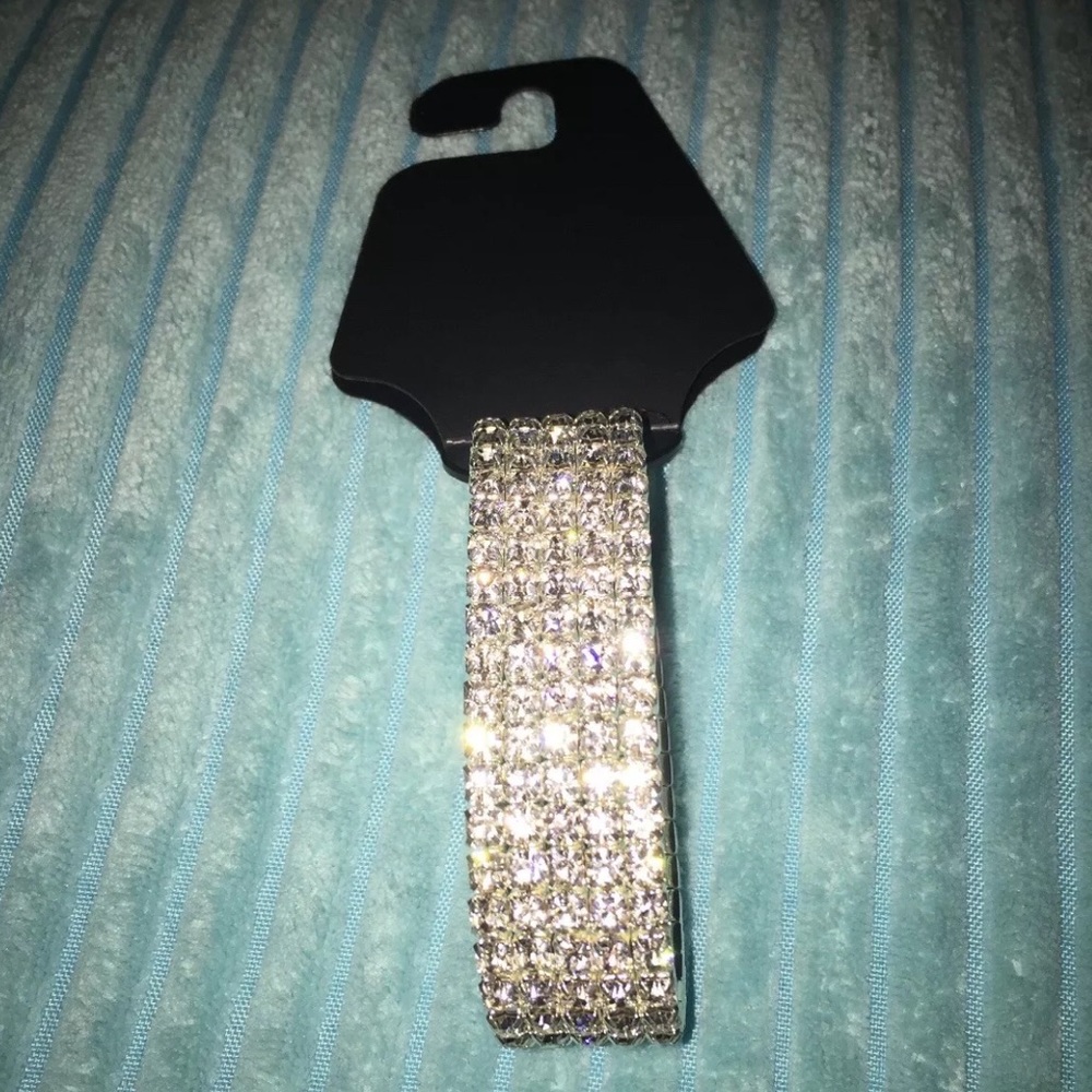 NWT Kolhs rhinestone bracelet